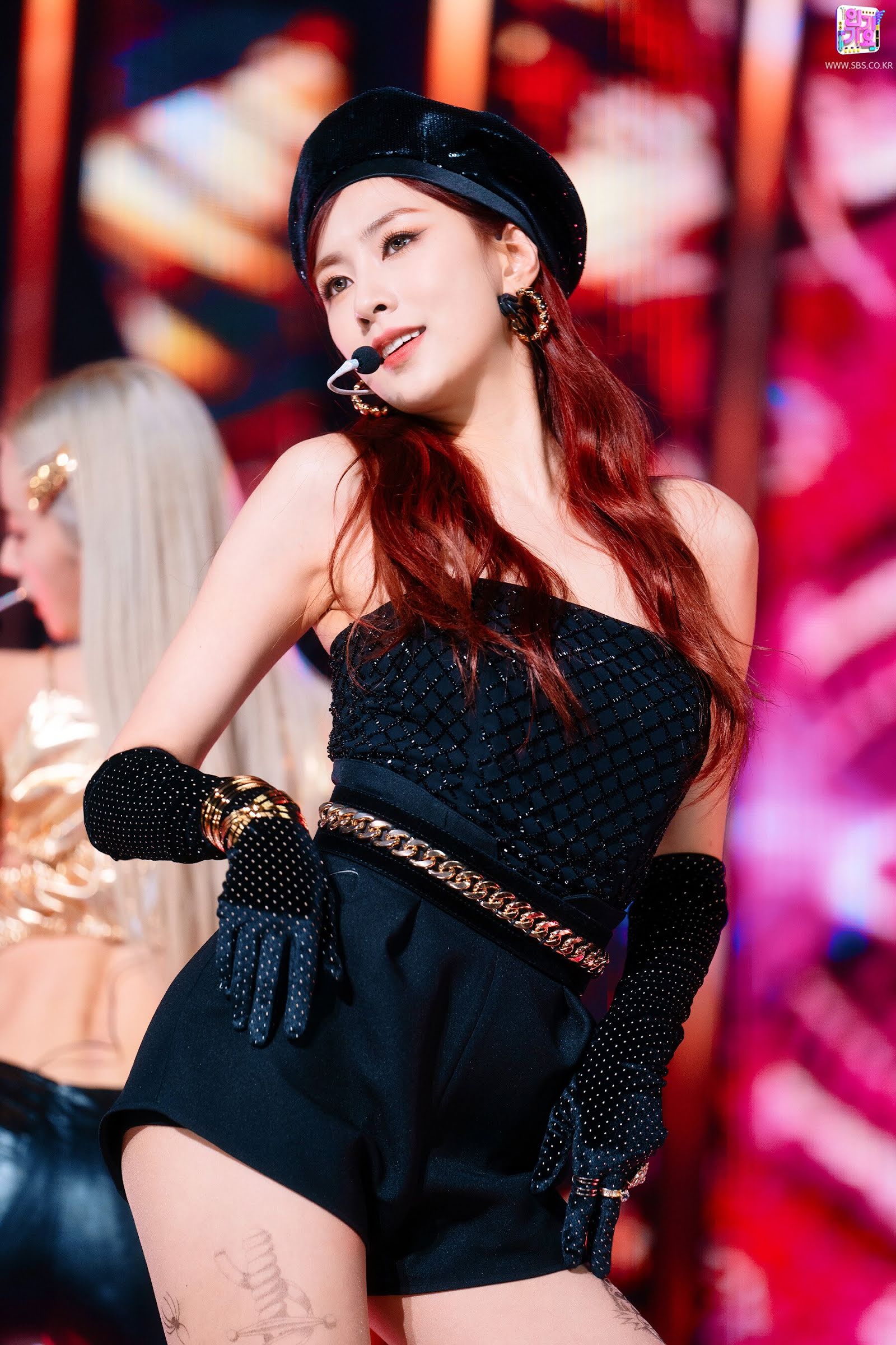 220227-Apink-Hayoung-Dilemma-at-Inkigayo-documents-1