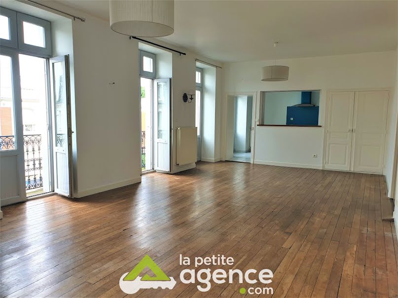 Location  appartement 4 pièces 134 m² à Montluçon (03100), 695 €