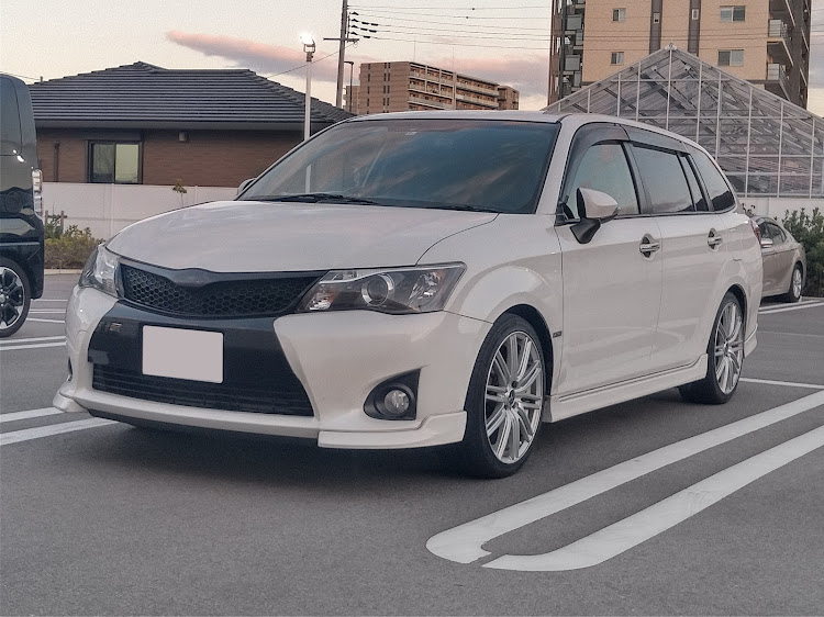 カローラフィールダーの車種名エンブレムは無し派に関するカスタム事例の投稿画像1枚目
