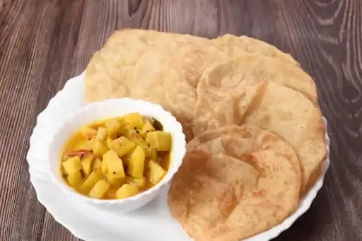 6 Luchi Sada Aloo Tarkari