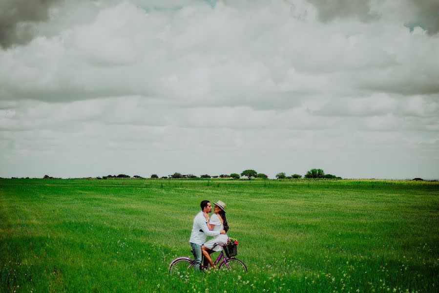 Wedding photographer Israel Quintero (israelquintero). Photo of 1 December 2021