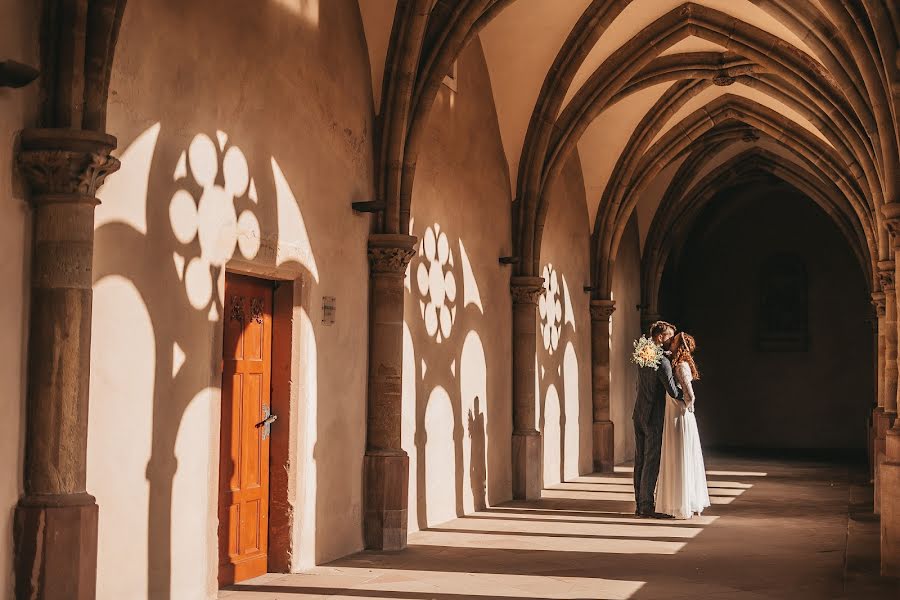 Fotógrafo de casamento Viktoria Popova (artvik). Foto de 12 de novembro 2020