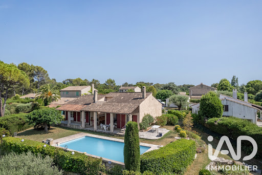 House with pool and terrace 2