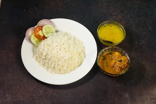 Steamed Rice With Fish Curry With Salad