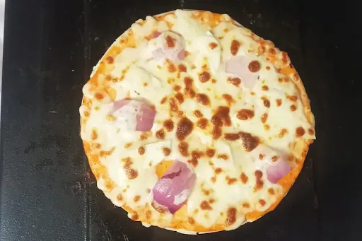 Petals Of Onion And Paneer Mixed Pizza