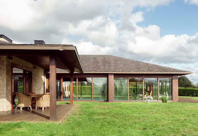 Maison avec piscine et jardin 1