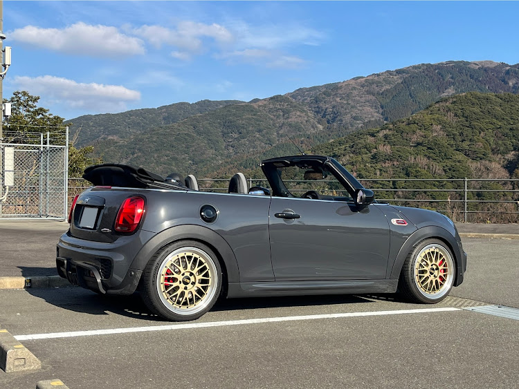 ミニ コンバーチブルのF57MINIconvertible・ガレージライトハウス・Craftsman・GPStyleスプリッターに関するカスタム事例の投稿画像2枚目