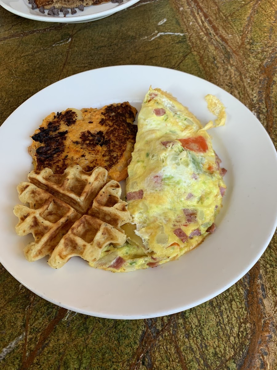 Western omelet Eggs, White Cheddar, Turkey Bacon, Red Peppers, Avocado, and Onions served with a Buttermilk Waffle and Griddled red