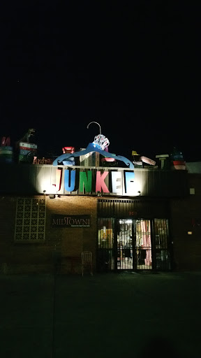 JUNKEES 