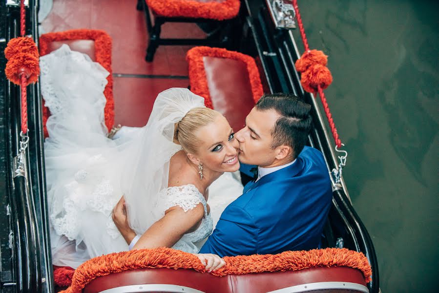 Fotografo di matrimoni Dan Pázmány (sarafoto). Foto del 30 aprile 2019