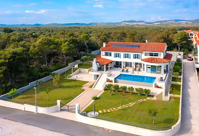 House with pool and terrace 2