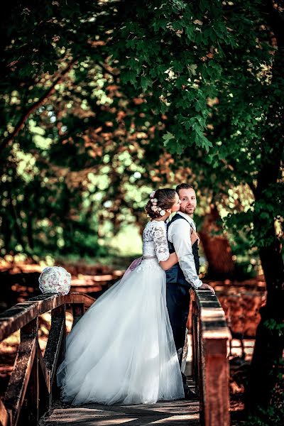 Fotografo di matrimoni Krisztína Kyra Brenčičova (kyriaphotography). Foto del 16 aprile 2019