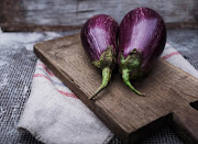 Brinjal, eggplant, aubergine, melanzane; whatever you call it, it’s one of those adore it or loathe it
things.