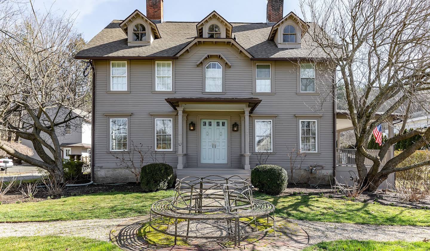 House with garden Woodbury