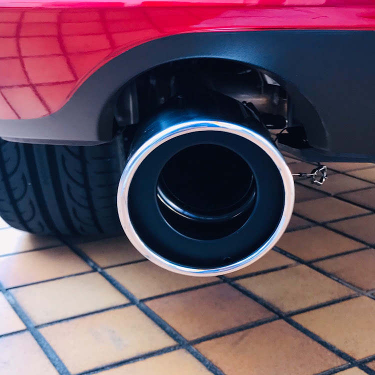 MAZDA3のマフラーカッター取付に関するカスタム事例の投稿画像4枚目