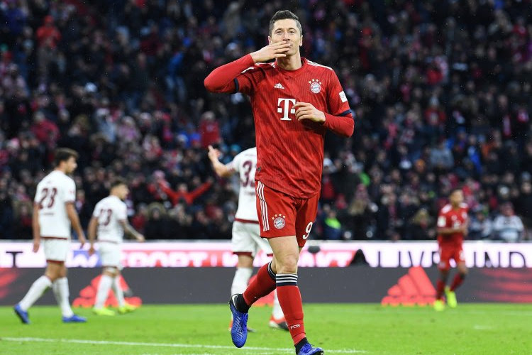 Lewandowski is niet te stoppen en trekt Bayern over de streep bij Schalke 