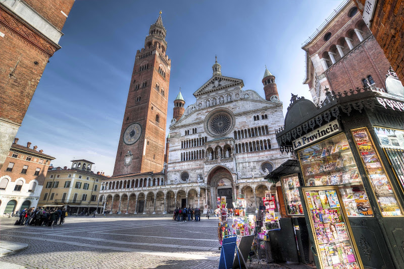 Una piazza di provincia di Roberto Simonazzi