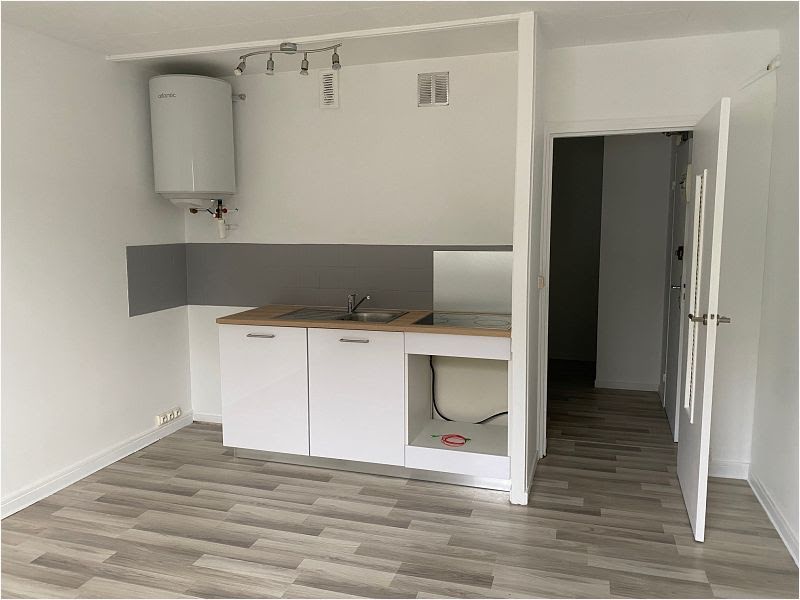 Location  appartement 1 pièce 26 m² à Bruyeres-le-chatel (91680), 570 €