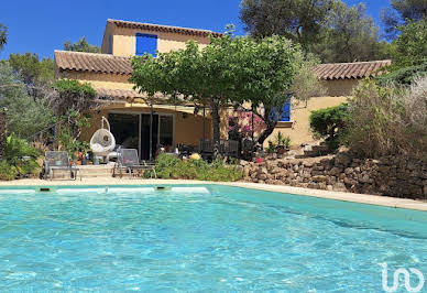 Maison avec piscine et terrasse 1