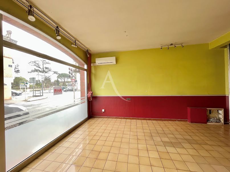 Location  locaux professionnels 2 pièces 80 m² à Albi (81000), 985 €