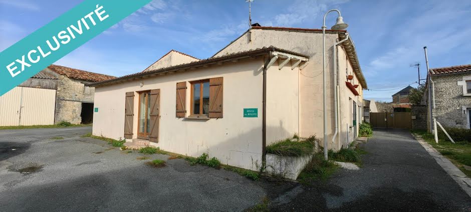 Vente maison 10 pièces 254 m² à Essouvert (17400), 119 000 €