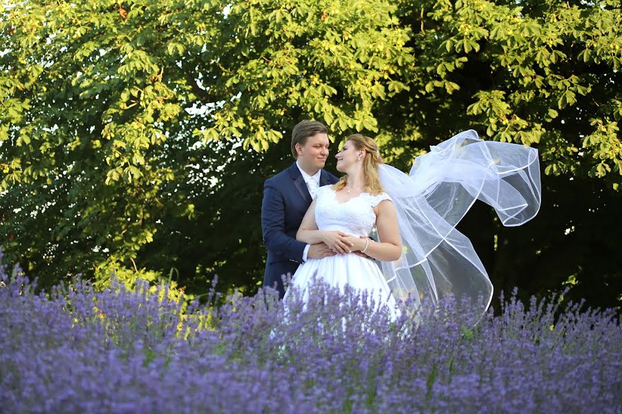 Photographe de mariage Csilla Koncsol (koncsolcsilla). Photo du 1 août 2019