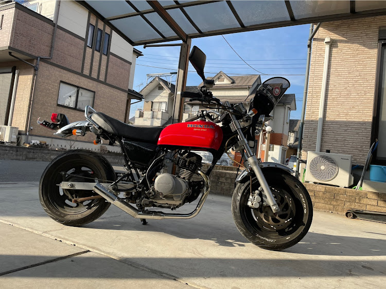 NOBUさんが投稿した直管マフラー・400FOUR仕様・ローダウンに関するカスタム事例の投稿画像1枚目