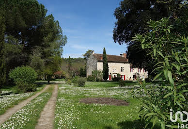 Maison avec piscine et terrasse 5