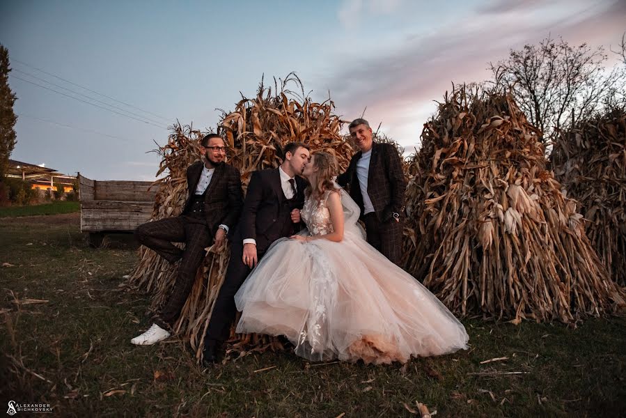 Fotógrafo de casamento Oleksandr Cіchkovskiy (siglight). Foto de 27 de dezembro 2019