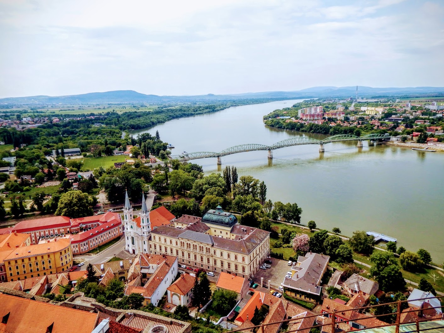 Esztergom - Nagyboldogasszony és Szent Adalbert főszékesegyház (a bazilika kívülről, közelből)