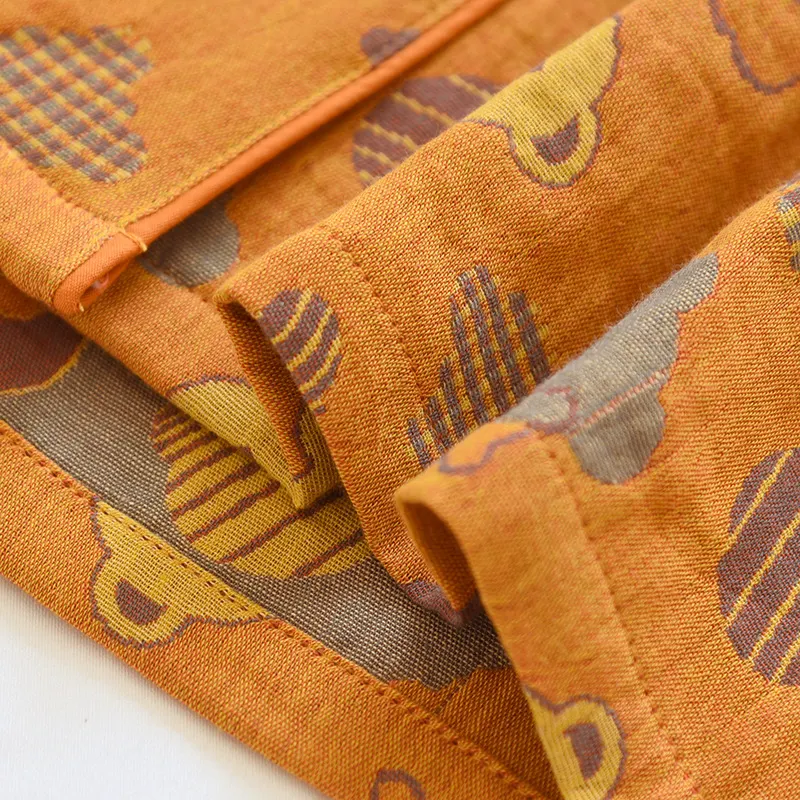 Traje de pijama holgado con solapa de jacquard tejido. Disfruta de la comodidad y el estilo relajado para noches tranquilas y momentos de descanso.