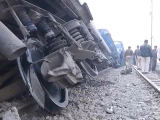 People gather next to a derailed train in Kanpur, in India's northern state of Uttar Pradesh, in this still image taken from video November 20, 2016. /REUTERS