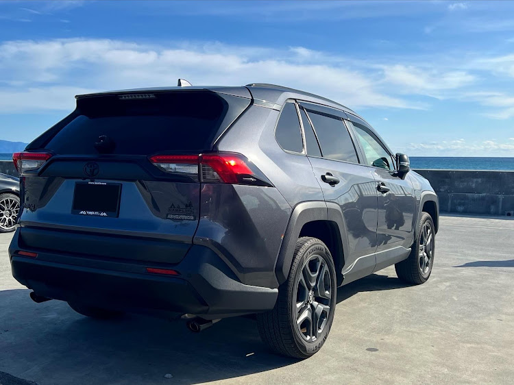 RAV4のエスペリアスーパーアップサス・ラルグス・キャンバーボルト・RAV4乗りさんと繋がりたいに関するカスタム事例の投稿画像1枚目
