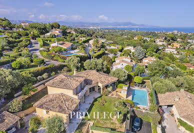 Villa avec piscine et terrasse 1