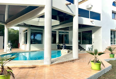 Villa avec piscine et terrasse 9