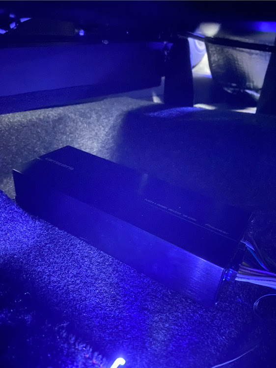 ノートのスピーカー取付・ウーハー取り付け・アンプ取り付け・ケンウッドスピーカーに関するカスタム事例の投稿画像4枚目