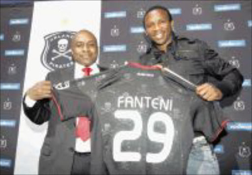 WELCOME: Deadly striker Thembinkosi 'Terror ' Fanteni, right, is welcomed by Orlando Pirates' administration executive Floyd 'Jomo' Mbele at the club's offices in Johannesburg yesterday. Pic: Veli Nhlapo. 04.08.2009. © Sowetan 20090804VNH. Striker Thembinkosi 'Terror' Fanteni join Orlando Pirates welcomed by the club's administration executive, Floyd "Jomo" Mbele in Johannesburg.PHOTO:VELI NHLAPO.