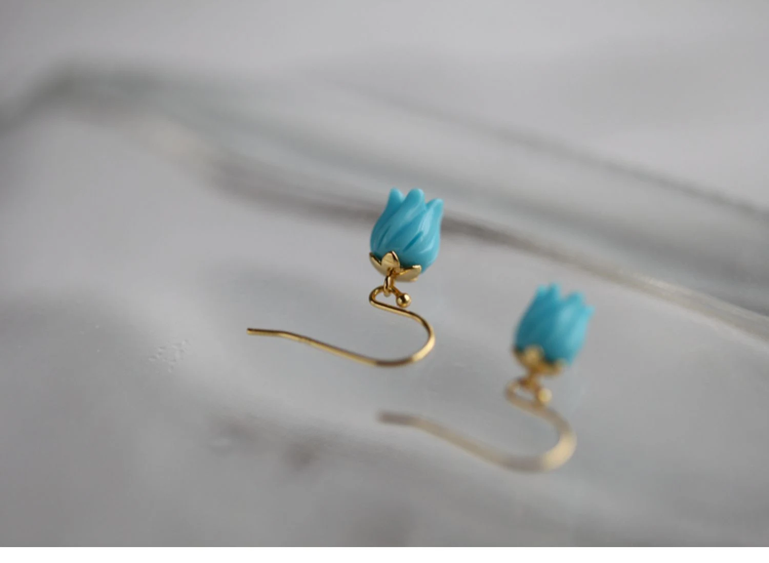 Title 6, Boucles doreilles en argent sterling fleur ble...