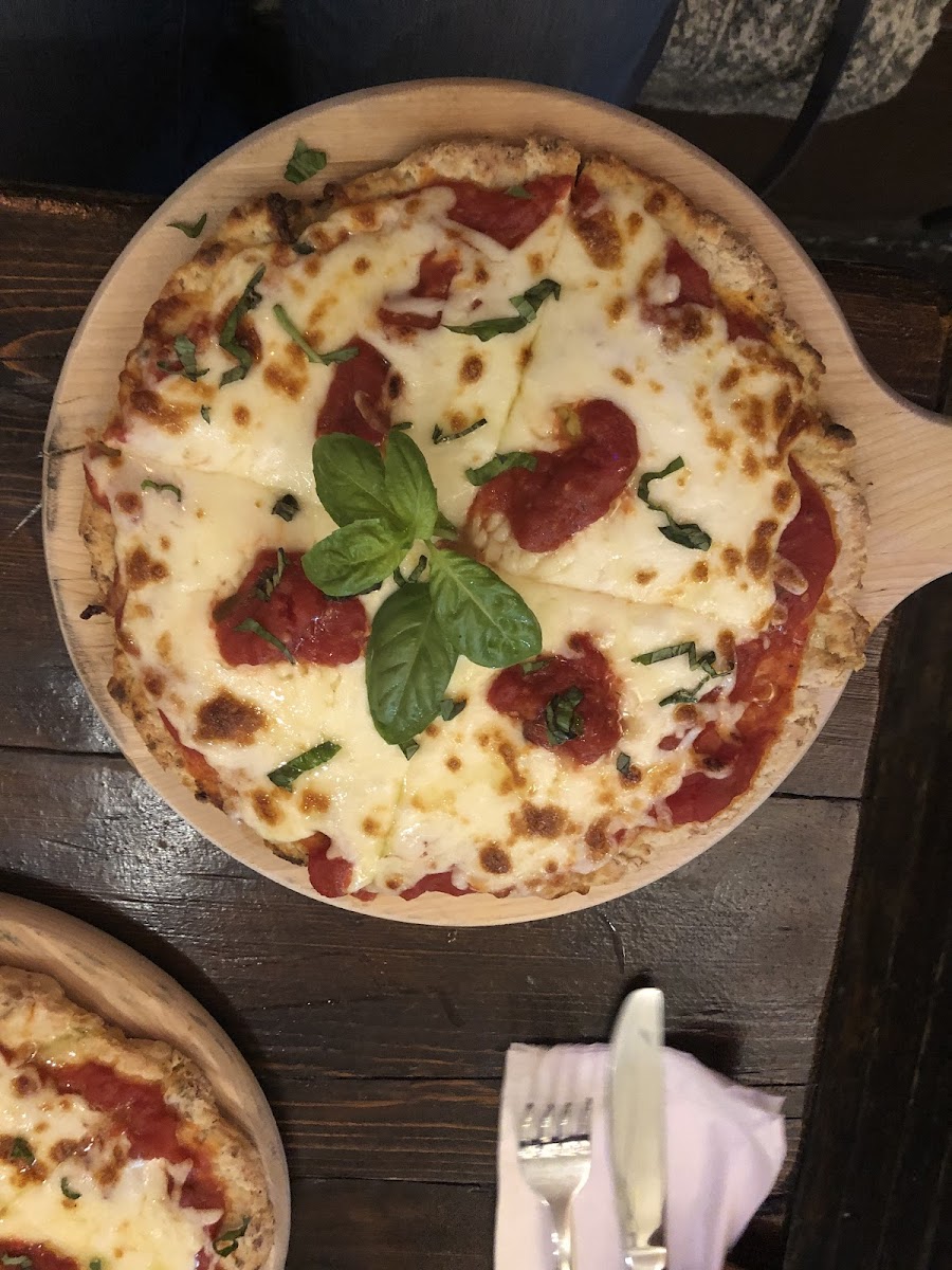 Senza Gluten Cafe Margherita pizza