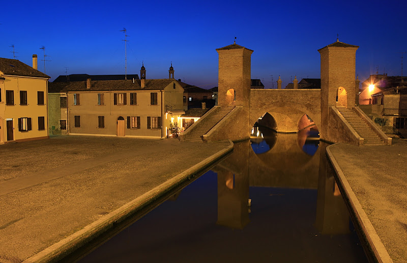 Riflessi a Piazzale Luca Danese di yuna57