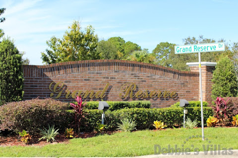 Wide selection of Orlando villas close to Disney on gated Davenport community