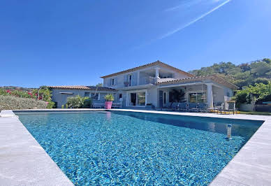 Villa avec piscine et jardin 9