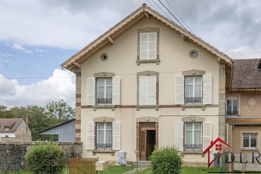 Vente maison 10 pièces 245 m² à Ville-sur-Illon (88270), 199 000 €