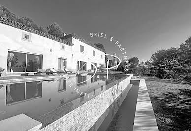 Maison avec piscine et terrasse 8