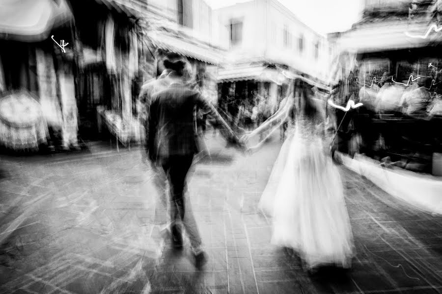 Wedding photographer József Márk Losonczi (losonczi). Photo of 27 April