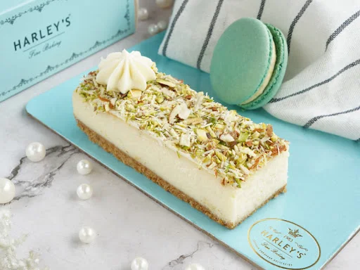 Baklava Cheesecake With Pistachio Macaron