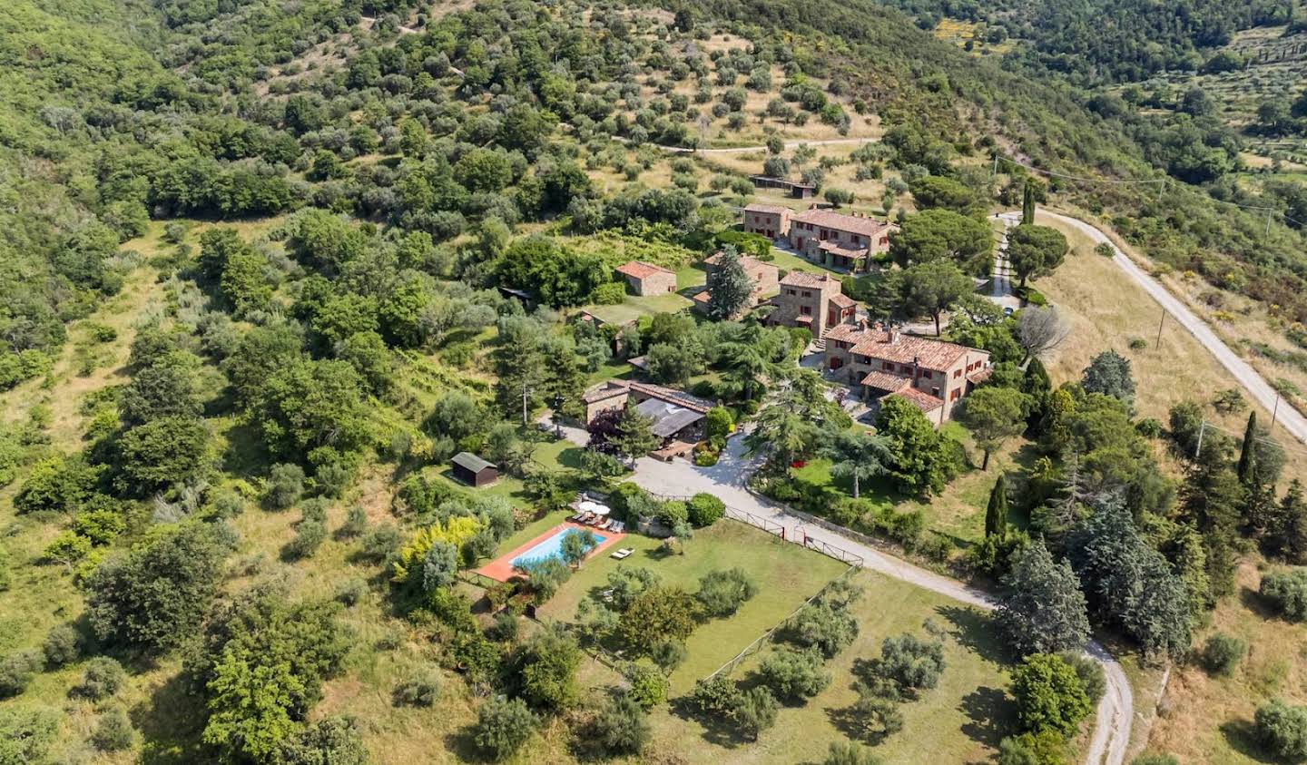 Farm house with garden and pool Cortona