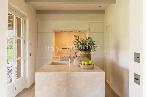 Corps de ferme avec jardin et piscine 4