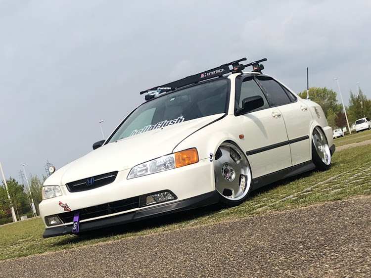 アコードの#usdm#ヘラフラ#stance#VIP？・車高調整・オン会・超車高調に関するカスタム事例の投稿画像1枚目