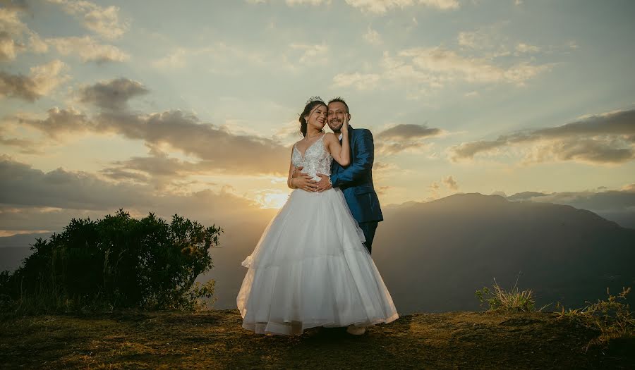 結婚式の写真家Julian Andres Castro Galan (julianandresca)。2023 2月11日の写真
